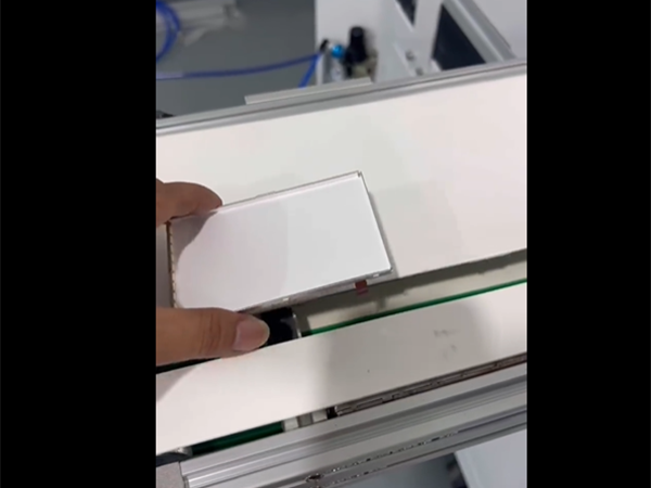 CCD全封闭式贴标设...